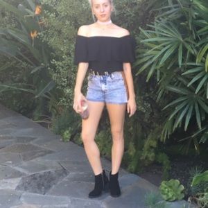 Black off the shoulder/crop top